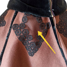 Cargar imagen en el visor de la galería, 1940s - F.M - Stunning Brown Lace Arrows Wool Skirt - W25/26 (64/66cm)