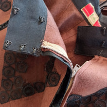 Cargar imagen en el visor de la galería, 1940s - F.M - Stunning Brown Lace Arrows Wool Skirt - W25/26 (64/66cm)