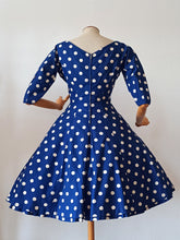 Charger l'image dans la galerie, 1950s - Iconic Blue Polkadots Cotton Dress - W26 (66cm)