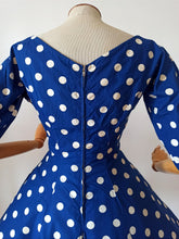 Charger l'image dans la galerie, 1950s - Iconic Blue Polkadots Cotton Dress - W26 (66cm)