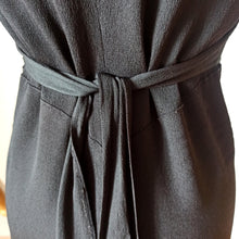 Cargar imagen en el visor de la galería, 1930s - Delicious Black Crepe Dress - W28 (72cm)
