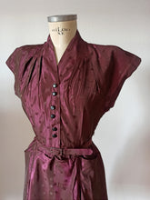 Cargar imagen en el visor de la galería, 1940s - Stunning Bordeaux Embroidered Silk Dress - W27.5 (70cm)