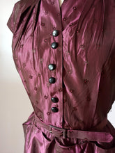 Cargar imagen en el visor de la galería, 1940s - Stunning Bordeaux Embroidered Silk Dress - W27.5 (70cm)