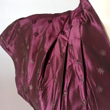 Cargar imagen en el visor de la galería, 1940s - Stunning Bordeaux Embroidered Silk Dress - W27.5 (70cm)