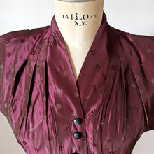 Cargar imagen en el visor de la galería, 1940s - Stunning Bordeaux Embroidered Silk Dress - W27.5 (70cm)
