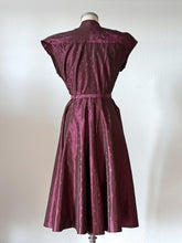 Cargar imagen en el visor de la galería, 1940s - Stunning Bordeaux Embroidered Silk Dress - W27.5 (70cm)