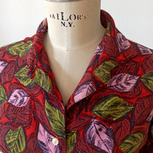 Charger l'image dans la galerie, 1950s - Stunning Leaves Print Rayon Blouse - Sz.44