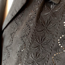 Charger l'image dans la galerie, 1950s - Gorgeous Embroidered Black Cotton Blouse - W34.5 (88cm)
