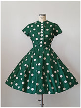 Charger l'image dans la galerie, 1950s - Delightful Green Polka Dots Cotton Dress - W30 (76cm)
