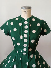 Charger l'image dans la galerie, 1950s - Delightful Green Polka Dots Cotton Dress - W30 (76cm)