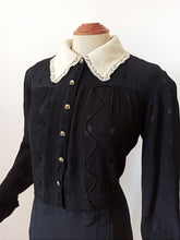 Cargar imagen en el visor de la galería, 1930s - Gorgeous Textures Art Deco Dress - W34 (86cm)