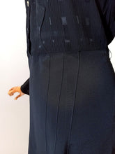 Cargar imagen en el visor de la galería, 1930s - Gorgeous Textures Art Deco Dress - W34 (86cm)
