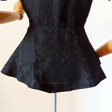 Laden Sie das Bild in den Galerie-Viewer, 1940s 1950s - Superb Black Embroidered New Look Blouse - W26 (66cm)