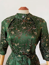 Cargar imagen en el visor de la galería, 1940s 1950s - Outstanding Beauty Embroidered Dress - W27.5 (70cm)