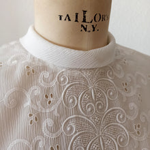 Carica l'immagine nel visualizzatore di Gallery, 1960s - Super Chic Electric Blue Jacket Blouse Skirt Set - W26 (66cm)