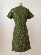 Charger l'image dans la galerie, 1960s - Stunning Pinecone Buttons Acid Green Dress - W35 (90cm)