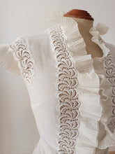 Charger l'image dans la galerie, 1940s 1950s - Stunning White Crepe Lace Blouse - W24/25 (60/64cm)