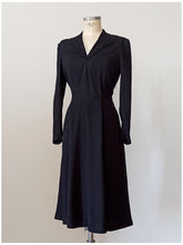 Load image into Gallery viewer, 1930s 1940s - Elegant Textured Crepe Dress - W31 (80cm)