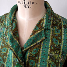 Load image into Gallery viewer, 1950s 1960s - Cute Green Satin Printed Blouse - Sz. L/XL