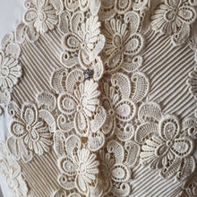 Cargar imagen en el visor de la galería, 1940s 1950s - Delightful Sand Crepe Cotton Blouse - W34.5 (88cm)