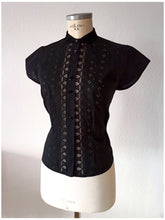 Charger l'image dans la galerie, 1950s - KJS, Germany - Adorable Black Cotton Lace Blouse - Sz.44