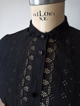 Charger l'image dans la galerie, 1950s - KJS, Germany - Adorable Black Cotton Lace Blouse - Sz.44