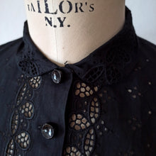 Charger l'image dans la galerie, 1950s - KJS, Germany - Adorable Black Cotton Lace Blouse - Sz.44
