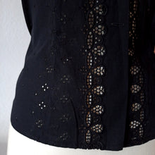 Charger l'image dans la galerie, 1950s - KJS, Germany - Adorable Black Cotton Lace Blouse - Sz.44