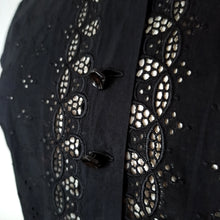 Charger l'image dans la galerie, 1950s - KJS, Germany - Adorable Black Cotton Lace Blouse - Sz.44