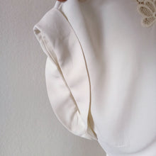 Charger l'image dans la galerie, 1950s - Spectacular White Rayon Cotton Lace Blouse - Sz.44