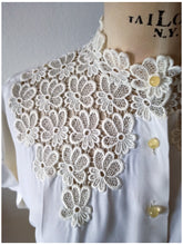 Charger l'image dans la galerie, 1950s - Spectacular White Rayon Cotton Lace Blouse - Sz.44