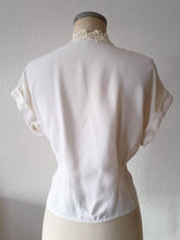 Charger l'image dans la galerie, 1950s - Spectacular White Rayon Cotton Lace Blouse - Sz.44