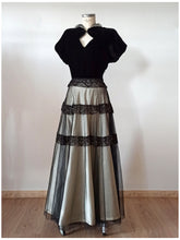 Charger l'image dans la galerie, 1940s - Spectacular Velvet Silk Lace Night Dress - Sz 42 - W29 (74cm)