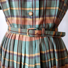 Cargar imagen en el visor de la galería, 1940s - NELLY DON, USA - Adorable Plaid Cotton Dress - W26 (66cm)