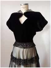 Charger l'image dans la galerie, 1940s - Spectacular Velvet Silk Lace Night Dress - Sz 42 - W29 (74cm)