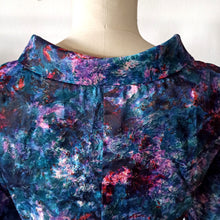 Charger l'image dans la galerie, 1950s - Stunning Abstract Satin Silk Dress - W36 (92cm)