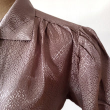 Cargar imagen en el visor de la galería, 1940s - Gorgeous Lilac Textured Rayon Blouse - Sz 42