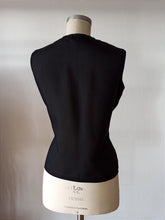 Laden Sie das Bild in den Galerie-Viewer, 1960s - Superb Black Crepe Blouse - W35 (90cm)