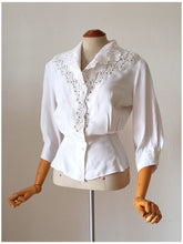 Cargar imagen en el visor de la galería, 1940s - Exquisite White Rayon Blouse - W28 (72cm)