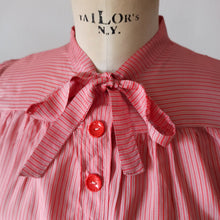 Load image into Gallery viewer, 1930s 1940s - Adorable Red Striped Satin Blouse - W39 (100cm)