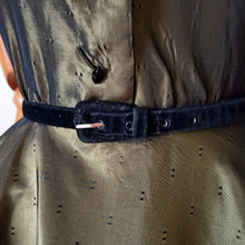 Charger l'image dans la galerie, 1940s 1950s - Stunning Green Silk Velvet Dress - W27.5 (70cm)