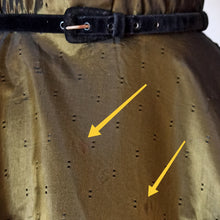 Charger l'image dans la galerie, 1940s 1950s - Stunning Green Silk Velvet Dress - W27.5 (70cm)