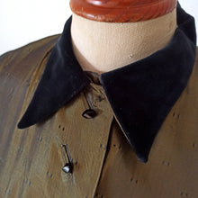 Charger l'image dans la galerie, 1940s 1950s - Stunning Green Silk Velvet Dress - W27.5 (70cm)