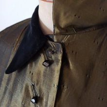 Charger l'image dans la galerie, 1940s 1950s - Stunning Green Silk Velvet Dress - W27.5 (70cm)