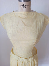 Charger l'image dans la galerie, 1940s - Delightful Yellow Pale Sheer Dress - W27 (68cm)