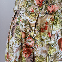 Cargar imagen en el visor de la galería, 1940s - Stunning Floral Puff Sleeves Cotton Dress - W26 (66cm)