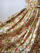 Cargar imagen en el visor de la galería, 1940s - Stunning Floral Puff Sleeves Cotton Dress - W26 (66cm)