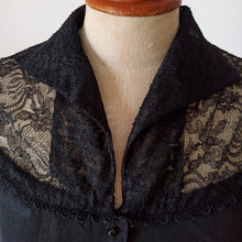 Charger l'image dans la galerie, 1950s - Superb Black Rayon Lace Blouse - W31 (80cm)