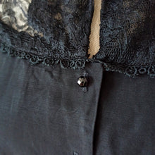 Charger l'image dans la galerie, 1950s - Superb Black Rayon Lace Blouse - W31 (80cm)