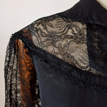 Charger l'image dans la galerie, 1950s - Superb Black Rayon Lace Blouse - W31 (80cm)